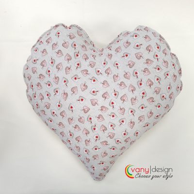 Декоративна възглавница Сърце десен Ситни червени сърчица - 45/45 см.
