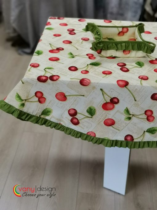 Правоъгълна покривка за маса с  добавени къдрички от Vany Design