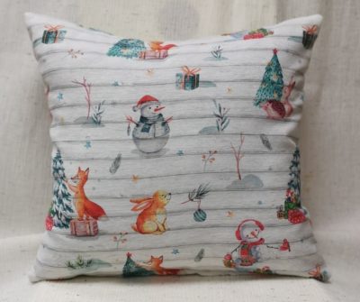 Коледна декоративна възглавница-Снежко и горски животинки